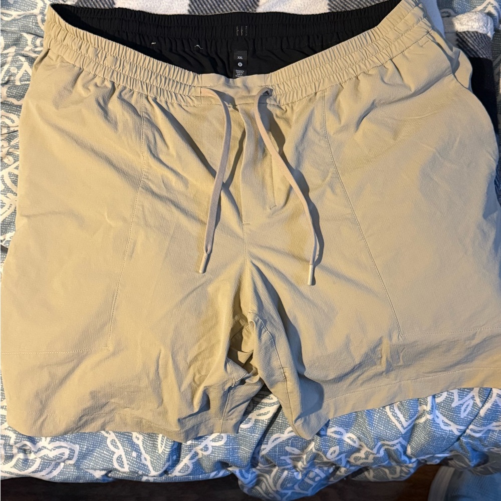 Lululemon Bowline 8” XXL Khaki Shorts